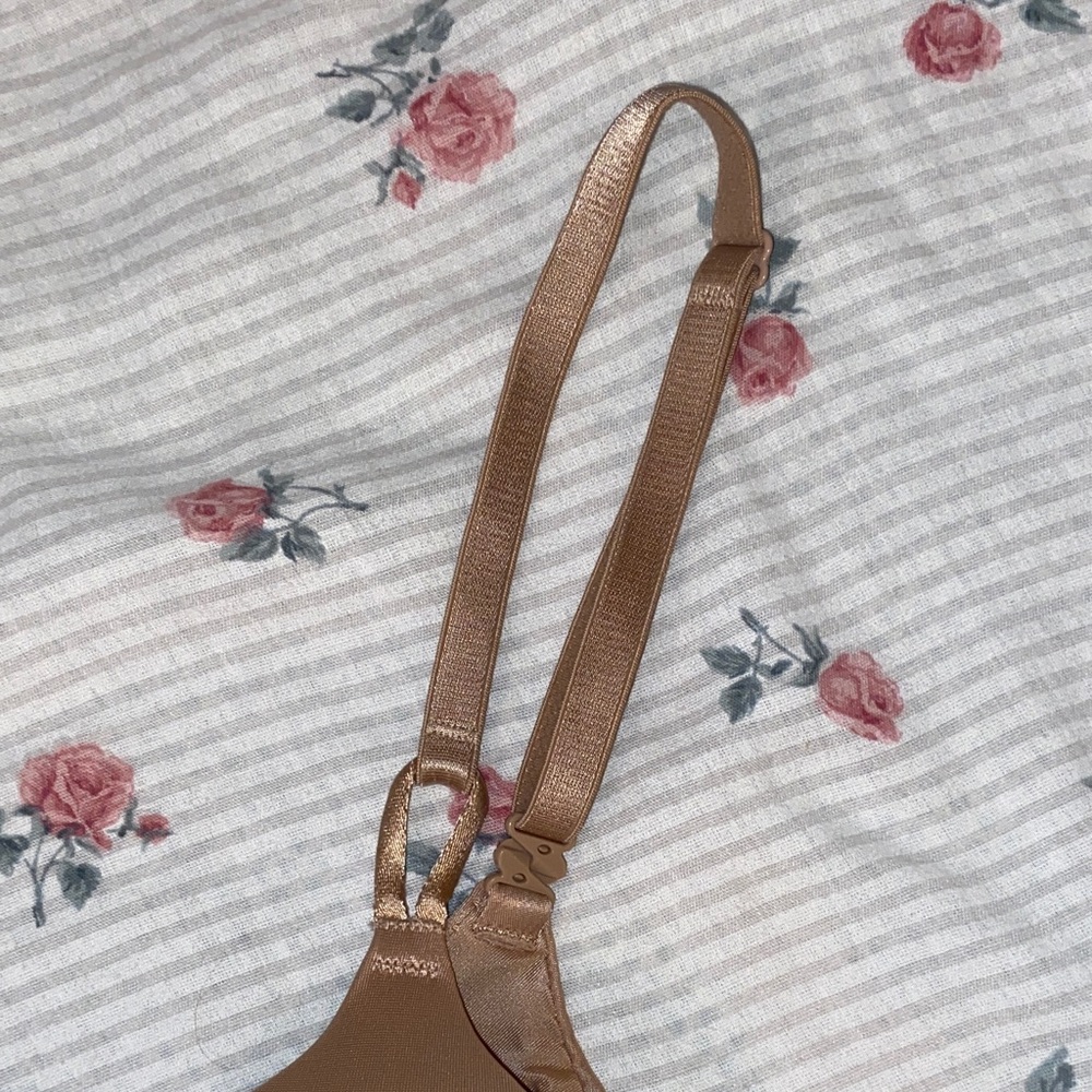 Victoria's Secret Bombshell 32 C - Nude Brown - Picture 4 of 7